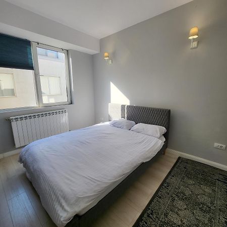 Crystal Apartment Boekarest Buitenkant foto